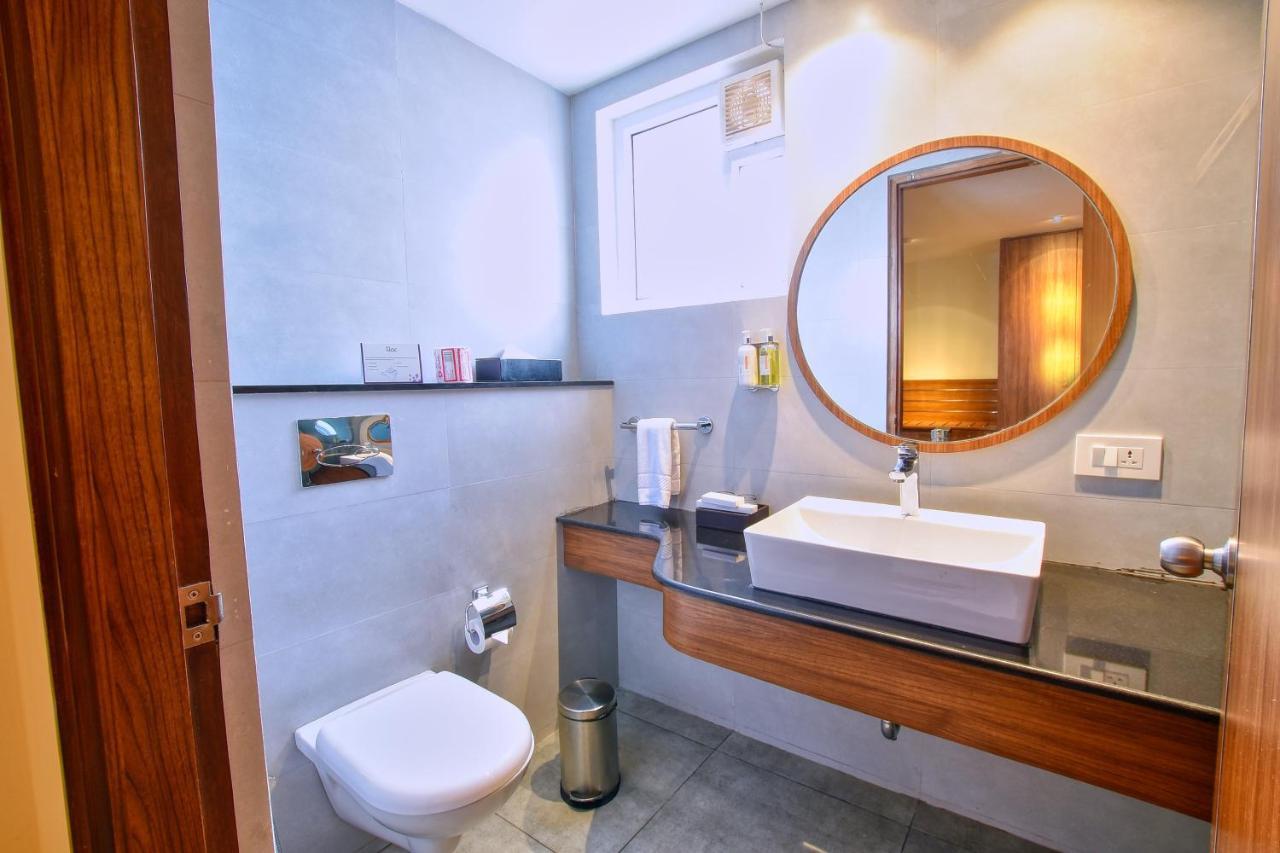 Lilac Hotel, 5Th Block バンガロール エクステリア 写真