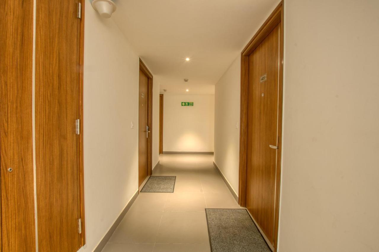 Lilac Hotel, 5Th Block バンガロール エクステリア 写真